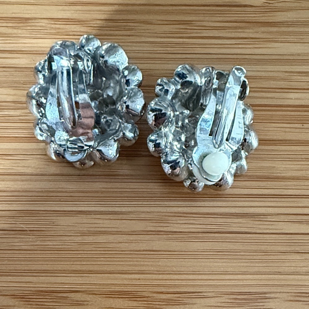 Elegant Silver Crystal Stud Earrings - Picture 2 of 4